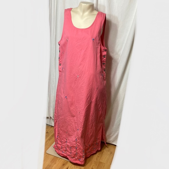 Basic Editions Dresses & Skirts - Basic Editions 90s vintage pink embroidered dress medium